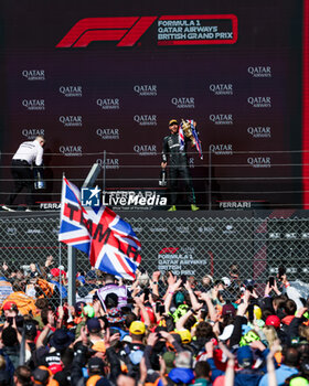 2024-07-07 - Podium: HAMILTON Lewis (gbr), Mercedes AMG F1 Team W15, during the Formula 1 Qatar Airways British Grand Prix 2024, 12th round of the 2024 Formula One World Championship from July 5 to 7, 2024 on the Silverstone Circuit, in Silverstone, United Kingdom - F1 - BRITISH GRAND PRIX 2024 - FORMULA 1 - MOTORS