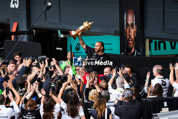 2024-07-07 - HAMILTON Lewis (gbr), Mercedes AMG F1 Team W15, celebrating victory, during the Formula 1 Qatar Airways British Grand Prix 2024, 12th round of the 2024 Formula One World Championship from July 5 to 7, 2024 on the Silverstone Circuit, in Silverstone, United Kingdom - F1 - BRITISH GRAND PRIX 2024 - FORMULA 1 - MOTORS