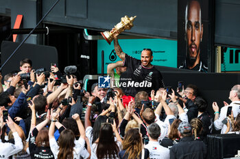 2024-07-07 - HAMILTON Lewis (gbr), Mercedes AMG F1 Team W15, celebrating victory, during the Formula 1 Qatar Airways British Grand Prix 2024, 12th round of the 2024 Formula One World Championship from July 5 to 7, 2024 on the Silverstone Circuit, in Silverstone, United Kingdom - F1 - BRITISH GRAND PRIX 2024 - FORMULA 1 - MOTORS