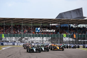 2024-07-07 - start of the race, depart, 63 RUSSELL George (gbr), Mercedes AMG F1 Team W15, action 44 HAMILTON Lewis (gbr), Mercedes AMG F1 Team W15, action 04 NORRIS Lando (gbr), McLaren F1 Team MCL38, action during the Formula 1 Qatar Airways British Grand Prix 2024, 12th round of the 2024 Formula One World Championship from July 5 to 7, 2024 on the Silverstone Circuit, in Silverstone, United Kingdom - F1 - BRITISH GRAND PRIX 2024 - FORMULA 1 - MOTORS