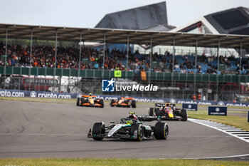 2024-07-07 - 44 HAMILTON Lewis (gbr), Mercedes AMG F1 Team W15, action during the Formula 1 Qatar Airways British Grand Prix 2024, 12th round of the 2024 Formula One World Championship from July 5 to 7, 2024 on the Silverstone Circuit, in Silverstone, United Kingdom - F1 - BRITISH GRAND PRIX 2024 - FORMULA 1 - MOTORS