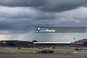 2024-07-07 - 44 HAMILTON Lewis (gbr), Mercedes AMG F1 Team W15, action during the Formula 1 Qatar Airways British Grand Prix 2024, 12th round of the 2024 Formula One World Championship from July 5 to 7, 2024 on the Silverstone Circuit, in Silverstone, United Kingdom - F1 - BRITISH GRAND PRIX 2024 - FORMULA 1 - MOTORS