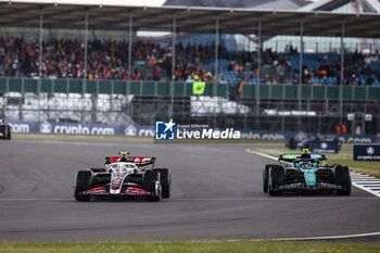 2024-07-07 - 27 HULKENBERG Nico (ger), Haas F1 Team VF-24 Ferrari, action 14 ALONSO Fernando (spa), Aston Martin F1 Team AMR24, action during the Formula 1 Qatar Airways British Grand Prix 2024, 12th round of the 2024 Formula One World Championship from July 5 to 7, 2024 on the Silverstone Circuit, in Silverstone, United Kingdom - F1 - BRITISH GRAND PRIX 2024 - FORMULA 1 - MOTORS