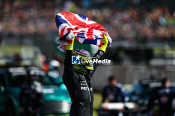 2024-07-07 - HAMILTON Lewis (gbr), Mercedes AMG F1 Team W15, portrait celebrates the victory during the Formula 1 Qatar Airways British Grand Prix 2024, 12th round of the 2024 Formula One World Championship from July 5 to 7, 2024 on the Silverstone Circuit, in Silverstone, United Kingdom - F1 - BRITISH GRAND PRIX 2024 - FORMULA 1 - MOTORS