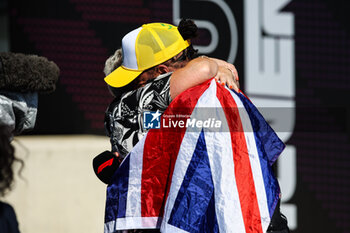 2024-07-07 - HAMILTON Lewis (gbr), Mercedes AMG F1 Team W15, portrait celebrates the victory with his mom Carmen Larbalestier during the Formula 1 Qatar Airways British Grand Prix 2024, 12th round of the 2024 Formula One World Championship from July 5 to 7, 2024 on the Silverstone Circuit, in Silverstone, United Kingdom - F1 - BRITISH GRAND PRIX 2024 - FORMULA 1 - MOTORS