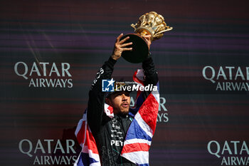 2024-07-07 - HAMILTON Lewis (gbr), Mercedes AMG F1 Team W15, portrait podium celebration trophy during the Formula 1 Qatar Airways British Grand Prix 2024, 12th round of the 2024 Formula One World Championship from July 5 to 7, 2024 on the Silverstone Circuit, in Silverstone, United Kingdom - F1 - BRITISH GRAND PRIX 2024 - FORMULA 1 - MOTORS