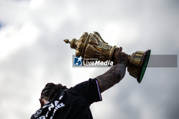 2024-07-07 - HAMILTON Lewis (gbr), Mercedes AMG F1 Team W15, portrait celebration trophy during the Formula 1 Qatar Airways British Grand Prix 2024, 12th round of the 2024 Formula One World Championship from July 5 to 7, 2024 on the Silverstone Circuit, in Silverstone, United Kingdom - F1 - BRITISH GRAND PRIX 2024 - FORMULA 1 - MOTORS