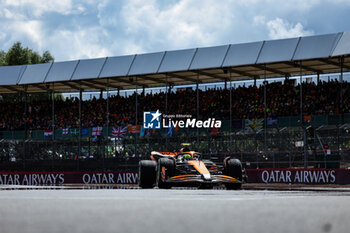 2024-07-07 - 04 NORRIS Lando (gbr), McLaren F1 Team MCL38, action during the Formula 1 Qatar Airways British Grand Prix 2024, 12th round of the 2024 Formula One World Championship from July 5 to 7, 2024 on the Silverstone Circuit, in Silverstone, United Kingdom - F1 - BRITISH GRAND PRIX 2024 - FORMULA 1 - MOTORS