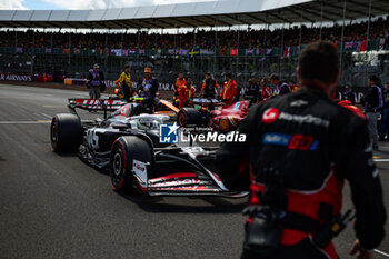 2024-07-07 - 27 HULKENBERG Nico (ger), Haas F1 Team VF-24 Ferrari, starting grid during the Formula 1 Qatar Airways British Grand Prix 2024, 12th round of the 2024 Formula One World Championship from July 5 to 7, 2024 on the Silverstone Circuit, in Silverstone, United Kingdom - F1 - BRITISH GRAND PRIX 2024 - FORMULA 1 - MOTORS