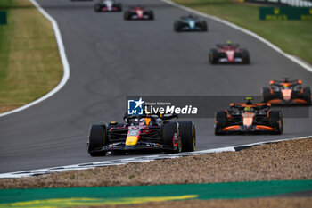 2024-07-07 - 01 VERSTAPPEN Max (nld), Red Bull Racing RB20, 04 NORRIS Lando (gbr), McLaren F1 Team MCL38, action during the Formula 1 Qatar Airways British Grand Prix 2024, 12th round of the 2024 Formula One World Championship from July 5 to 7, 2024 on the Silverstone Circuit, in Silverstone, United Kingdom - F1 - BRITISH GRAND PRIX 2024 - FORMULA 1 - MOTORS