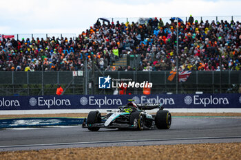 2024-07-07 - 44 HAMILTON Lewis (gbr), Mercedes AMG F1 Team W15, action during the Formula 1 Qatar Airways British Grand Prix 2024, 12th round of the 2024 Formula One World Championship from July 5 to 7, 2024 on the Silverstone Circuit, in Silverstone, United Kingdom - F1 - BRITISH GRAND PRIX 2024 - FORMULA 1 - MOTORS