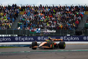 2024-07-07 - 04 NORRIS Lando (gbr), McLaren F1 Team MCL38, action during the Formula 1 Qatar Airways British Grand Prix 2024, 12th round of the 2024 Formula One World Championship from July 5 to 7, 2024 on the Silverstone Circuit, in Silverstone, United Kingdom - F1 - BRITISH GRAND PRIX 2024 - FORMULA 1 - MOTORS