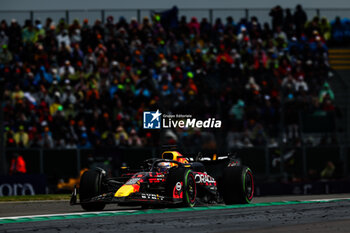 2024-07-07 - 01 VERSTAPPEN Max (nld), Red Bull Racing RB20, action during the Formula 1 Qatar Airways British Grand Prix 2024, 12th round of the 2024 Formula One World Championship from July 5 to 7, 2024 on the Silverstone Circuit, in Silverstone, United Kingdom - F1 - BRITISH GRAND PRIX 2024 - FORMULA 1 - MOTORS