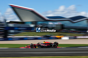 2024-07-07 - 01 VERSTAPPEN Max (nld), Red Bull Racing RB20, action during the Formula 1 Qatar Airways British Grand Prix 2024, 12th round of the 2024 Formula One World Championship from July 5 to 7, 2024 on the Silverstone Circuit, in Silverstone, United Kingdom - F1 - BRITISH GRAND PRIX 2024 - FORMULA 1 - MOTORS