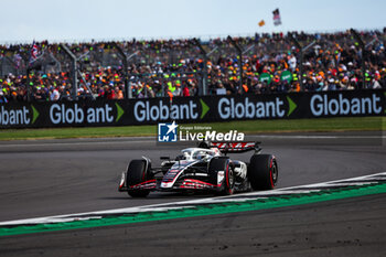 2024-07-07 - 27 HULKENBERG Nico (ger), Haas F1 Team VF-24 Ferrari, action during the Formula 1 Qatar Airways British Grand Prix 2024, 12th round of the 2024 Formula One World Championship from July 5 to 7, 2024 on the Silverstone Circuit, in Silverstone, United Kingdom - F1 - BRITISH GRAND PRIX 2024 - FORMULA 1 - MOTORS