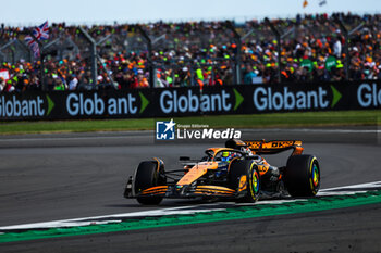 2024-07-07 - 81 PIASTRI Oscar (aus), McLaren F1 Team MCL38, action during the Formula 1 Qatar Airways British Grand Prix 2024, 12th round of the 2024 Formula One World Championship from July 5 to 7, 2024 on the Silverstone Circuit, in Silverstone, United Kingdom - F1 - BRITISH GRAND PRIX 2024 - FORMULA 1 - MOTORS