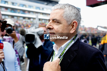 2024-07-07 - Rowan Atkinson portrait during the Formula 1 Qatar Airways British Grand Prix 2024, 12th round of the 2024 Formula One World Championship from July 5 to 7, 2024 on the Silverstone Circuit, in Silverstone, United Kingdom - F1 - BRITISH GRAND PRIX 2024 - FORMULA 1 - MOTORS