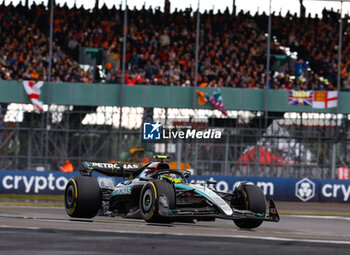 2024-07-07 - 44 HAMILTON Lewis (gbr), Mercedes AMG F1 Team W15, action during the Formula 1 Qatar Airways British Grand Prix 2024, 12th round of the 2024 Formula One World Championship from July 5 to 7, 2024 on the Silverstone Circuit, in Silverstone, United Kingdom - F1 - BRITISH GRAND PRIX 2024 - FORMULA 1 - MOTORS