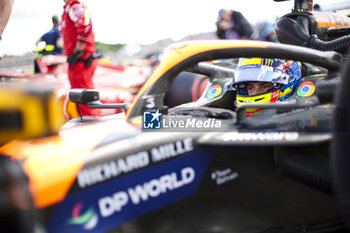 2024-07-07 - PIASTRI Oscar (aus), McLaren F1 Team MCL38, portrait during the Formula 1 Qatar Airways British Grand Prix 2024, 12th round of the 2024 Formula One World Championship from July 5 to 7, 2024 on the Silverstone Circuit, in Silverstone, United Kingdom - F1 - BRITISH GRAND PRIX 2024 - FORMULA 1 - MOTORS