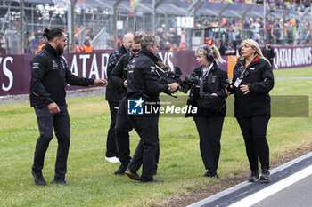 2024-07-07 - APX GP Team crew filming in the paddock for the Apex F1 movie by Apple Studios / Bruckheimer Films during the Formula 1 Qatar Airways British Grand Prix 2024, 12th round of the 2024 Formula One World Championship from July 5 to 7, 2024 on the Silverstone Circuit, in Silverstone, United Kingdom - F1 - BRITISH GRAND PRIX 2024 - FORMULA 1 - MOTORS