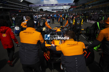 2024-07-07 - PIASTRI Oscar (aus), McLaren F1 Team MCL38, portrait during the Formula 1 Qatar Airways British Grand Prix 2024, 12th round of the 2024 Formula One World Championship from July 5 to 7, 2024 on the Silverstone Circuit, in Silverstone, United Kingdom - F1 - BRITISH GRAND PRIX 2024 - FORMULA 1 - MOTORS