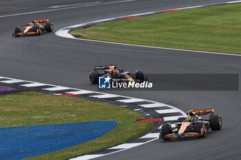 2024-07-07 - 04 NORRIS Lando (gbr), McLaren F1 Team MCL38, actio, 01 VERSTAPPEN Max (nld), Red Bull Racing RB20, action and 81 PIASTRI Oscar (aus), McLaren F1 Team MCL38, action during the Formula 1 Qatar Airways British Grand Prix 2024, 12th round of the 2024 Formula One World Championship from July 5 to 7, 2024 on the Silverstone Circuit, in Silverstone, United Kingdom - F1 - BRITISH GRAND PRIX 2024 - FORMULA 1 - MOTORS