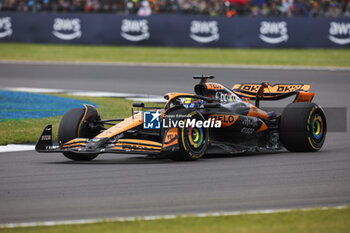 2024-07-07 - 81 PIASTRI Oscar (aus), McLaren F1 Team MCL38, action during the Formula 1 Qatar Airways British Grand Prix 2024, 12th round of the 2024 Formula One World Championship from July 5 to 7, 2024 on the Silverstone Circuit, in Silverstone, United Kingdom - F1 - BRITISH GRAND PRIX 2024 - FORMULA 1 - MOTORS