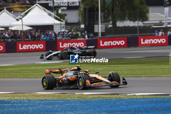 2024-07-07 - 04 NORRIS Lando (gbr), McLaren F1 Team MCL38, action 63 RUSSELL George (gbr), Mercedes AMG F1 Team W15, action during the Formula 1 Qatar Airways British Grand Prix 2024, 12th round of the 2024 Formula One World Championship from July 5 to 7, 2024 on the Silverstone Circuit, in Silverstone, United Kingdom - F1 - BRITISH GRAND PRIX 2024 - FORMULA 1 - MOTORS