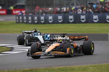 2024-07-07 - 81 PIASTRI Oscar (aus), McLaren F1 Team MCL38, action 63 RUSSELL George (gbr), Mercedes AMG F1 Team W15, action during the Formula 1 Qatar Airways British Grand Prix 2024, 12th round of the 2024 Formula One World Championship from July 5 to 7, 2024 on the Silverstone Circuit, in Silverstone, United Kingdom - F1 - BRITISH GRAND PRIX 2024 - FORMULA 1 - MOTORS