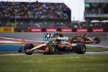 2024-07-07 - 04 NORRIS Lando (gbr), McLaren F1 Team MCL38, action during the Formula 1 Qatar Airways British Grand Prix 2024, 12th round of the 2024 Formula One World Championship from July 5 to 7, 2024 on the Silverstone Circuit, in Silverstone, United Kingdom - F1 - BRITISH GRAND PRIX 2024 - FORMULA 1 - MOTORS