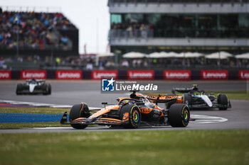 2024-07-07 - 81 PIASTRI Oscar (aus), McLaren F1 Team MCL38, action during the Formula 1 Qatar Airways British Grand Prix 2024, 12th round of the 2024 Formula One World Championship from July 5 to 7, 2024 on the Silverstone Circuit, in Silverstone, United Kingdom - F1 - BRITISH GRAND PRIX 2024 - FORMULA 1 - MOTORS