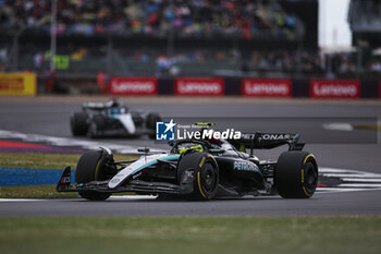 2024-07-07 - 44 HAMILTON Lewis (gbr), Mercedes AMG F1 Team W15, action during the Formula 1 Qatar Airways British Grand Prix 2024, 12th round of the 2024 Formula One World Championship from July 5 to 7, 2024 on the Silverstone Circuit, in Silverstone, United Kingdom - F1 - BRITISH GRAND PRIX 2024 - FORMULA 1 - MOTORS