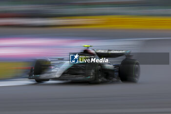 2024-07-07 - 44 HAMILTON Lewis (gbr), Mercedes AMG F1 Team W15, action during the Formula 1 Qatar Airways British Grand Prix 2024, 12th round of the 2024 Formula One World Championship from July 5 to 7, 2024 on the Silverstone Circuit, in Silverstone, United Kingdom - F1 - BRITISH GRAND PRIX 2024 - FORMULA 1 - MOTORS