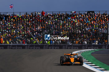 2024-07-07 - 81 PIASTRI Oscar (aus), McLaren F1 Team MCL38, action during the Formula 1 Qatar Airways British Grand Prix 2024, 12th round of the 2024 Formula One World Championship from July 5 to 7, 2024 on the Silverstone Circuit, in Silverstone, United Kingdom - F1 - BRITISH GRAND PRIX 2024 - FORMULA 1 - MOTORS