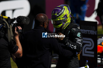 2024-07-07 - HAMILTON Lewis (gbr), Mercedes AMG F1 Team W15, portrait and Anthony Hamilton during the Formula 1 Qatar Airways British Grand Prix 2024, 12th round of the 2024 Formula One World Championship from July 5 to 7, 2024 on the Silverstone Circuit, in Silverstone, United Kingdom - F1 - BRITISH GRAND PRIX 2024 - FORMULA 1 - MOTORS