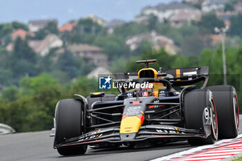 2024-07-20 - #1 Max Verstappen Of The Team Oracle Red Bull Racing, Red Bull Honda RB20 ,They Face Practice Session 3,During Fia Formula One World Championship F1 Hungarian Grand Prix 2024, 20 July In Budapest, Hungarian - FORMULA 1 HUNGARIAN GRAND PRIX 2024 - PRACTICE 3  - FORMULA 1 - MOTORS