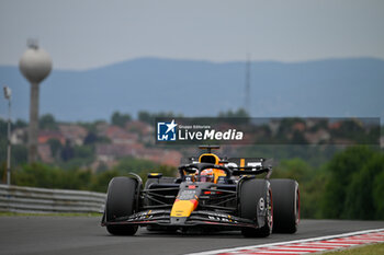 2024-07-20 - #1 Max Verstappen Of The Team Oracle Red Bull Racing, Red Bull Honda RB20 ,They Face Practice Session 3,During Fia Formula One World Championship F1 Hungarian Grand Prix 2024, 20 July In Budapest, Hungarian - FORMULA 1 HUNGARIAN GRAND PRIX 2024 - PRACTICE 3  - FORMULA 1 - MOTORS