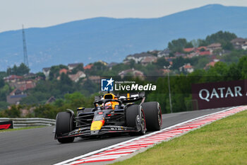 2024-07-20 - #1 Max Verstappen Of The Team Oracle Red Bull Racing, Red Bull Honda RB20 ,They Face Practice Session 3,During Fia Formula One World Championship F1 Hungarian Grand Prix 2024, 20 July In Budapest, Hungarian - FORMULA 1 HUNGARIAN GRAND PRIX 2024 - PRACTICE 3  - FORMULA 1 - MOTORS