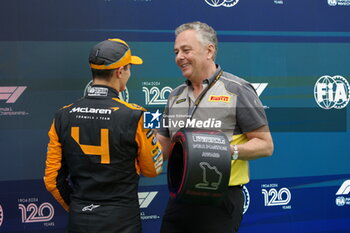 2024-07-20 - N°4 Lando Norris GBR McLaren Formula 1 Team con Mario Isola (Pirelli) - FORMULA 1 HUNGARIAN GRAND PRIX 2024 - PRACTICE 3 AND QUALIFYING - FORMULA 1 - MOTORS