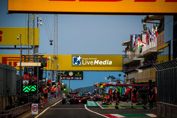 2024-07-20 - Pit Lane / Box, during the Hungarian GP, Budapest 18-21 July 2024 Formula 1 World championship 2024. - FORMULA 1 HUNGARIAN GRAND PRIX 2024 - PRACTICE 3 AND QUALIFYING - FORMULA 1 - MOTORS