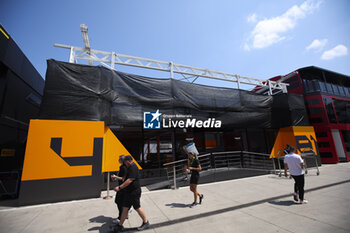 2024-07-18 - McLaren F1 Team hospitality, motorhome during the Formula 1 Hungarian Grand Prix 2024, 13th round of the 2024 Formula One World Championship from July 19 to 21, 2024 on the Hungaroring, in Mogyorod, Hungary - F1 - HUNGARIAN GRAND PRIX 2024 - FORMULA 1 - MOTORS