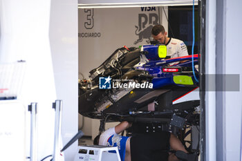 2024-07-18 - Visa Cash App RB F1 Team VCARB 01, mechanical detail battery extraction during the Formula 1 Hungarian Grand Prix 2024, 13th round of the 2024 Formula One World Championship from July 19 to 21, 2024 on the Hungaroring, in Mogyorod, Hungary - F1 - HUNGARIAN GRAND PRIX 2024 - FORMULA 1 - MOTORS