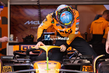 2024-07-18 - PIASTRI Oscar (aus), McLaren F1 Team MCL38, portrait during the Formula 1 Hungarian Grand Prix 2024, 13th round of the 2024 Formula One World Championship from July 19 to 21, 2024 on the Hungaroring, in Mogyorod, Hungary - F1 - HUNGARIAN GRAND PRIX 2024 - FORMULA 1 - MOTORS