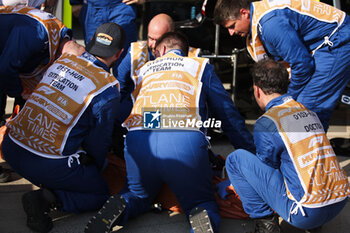 2024-07-18 - Extrication, marshall, commissaire de piste, marshal, marshalls, marshals during the Formula 1 Hungarian Grand Prix 2024, 13th round of the 2024 Formula One World Championship from July 19 to 21, 2024 on the Hungaroring, in Mogyorod, Hungary - F1 - HUNGARIAN GRAND PRIX 2024 - FORMULA 1 - MOTORS