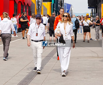 2024-07-20 - Tommy Hilfiger (USA) Stylist, and his wife Dee Ocleppo (USA) fashion designer and entrepreneur during Saturday Free Practice and qualify, July 20, of Formula 1 Hungarian Grand Prix 2024, scheduled to take place at Hungaroring track in Mogyorod, Budapest, Hungary, july 19 to july 21, 2024 - FORMULA 1 HUNGARIAN GRAND PRIX 2024 - PRACTICE 3 AND QUALIFYING - FORMULA 1 - MOTORS