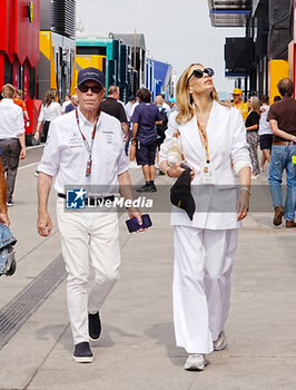 2024-07-20 - Tommy Hilfiger (USA) Stylist, and his wife Dee Ocleppo (USA) fashion designer and entrepreneur during Saturday Free Practice and qualify, July 20, of Formula 1 Hungarian Grand Prix 2024, scheduled to take place at Hungaroring track in Mogyorod, Budapest, Hungary, july 19 to july 21, 2024 - FORMULA 1 HUNGARIAN GRAND PRIX 2024 - PRACTICE 3 AND QUALIFYING - FORMULA 1 - MOTORS