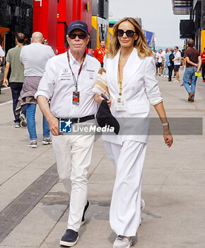 2024-07-20 - Tommy Hilfiger (USA) Stylist, and his wife Dee Ocleppo (USA) fashion designer and entrepreneur during Saturday Free Practice and qualify, July 20, of Formula 1 Hungarian Grand Prix 2024, scheduled to take place at Hungaroring track in Mogyorod, Budapest, Hungary, july 19 to july 21, 2024 - FORMULA 1 HUNGARIAN GRAND PRIX 2024 - PRACTICE 3 AND QUALIFYING - FORMULA 1 - MOTORS