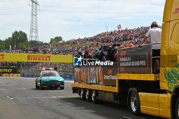 2024-07-21 - Driver Parade before the race during Raceday on Sunday, July 21, of Formula 1 Hungarian Grand Prix 2024, scheduled to take place at Hungaroring track in Mogyorod, Budapest, Hungary, july 19 to july 21, 2024 - FORMULA 1 HUNGARIAN GRAND PRIX 2024 - RACE - FORMULA 1 - MOTORS