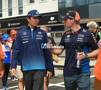 2024-07-21 - Alexander Albon (THA) - Williams Racing - Williams FW46 - Mercedes and Max Verstappen (NED) - Oracle Red Bull Racing - Red Bull RB20 - Honda RBPT during Raceday on Sunday, July 21, of Formula 1 Hungarian Grand Prix 2024, scheduled to take place at Hungaroring track in Mogyorod, Budapest, Hungary, july 19 to july 21, 2024 - FORMULA 1 HUNGARIAN GRAND PRIX 2024 - RACE - FORMULA 1 - MOTORS