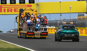 2024-07-21 - Driver Parade before the race during Raceday on Sunday, July 21, of Formula 1 Hungarian Grand Prix 2024, scheduled to take place at Hungaroring track in Mogyorod, Budapest, Hungary, july 19 to july 21, 2024 - FORMULA 1 HUNGARIAN GRAND PRIX 2024 - RACE - FORMULA 1 - MOTORS